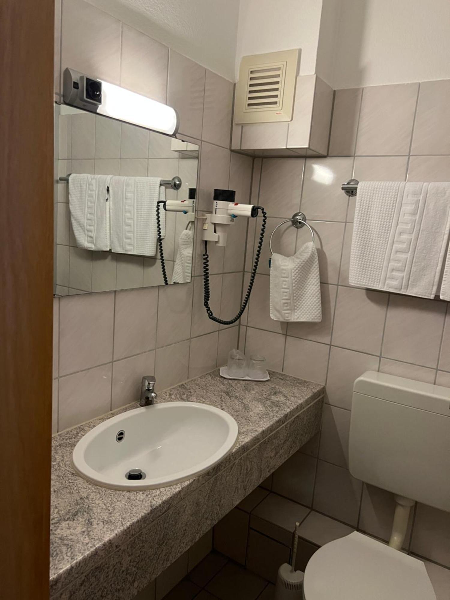 Niebuhrs Hotel Friedrichsdorf Zimmer foto